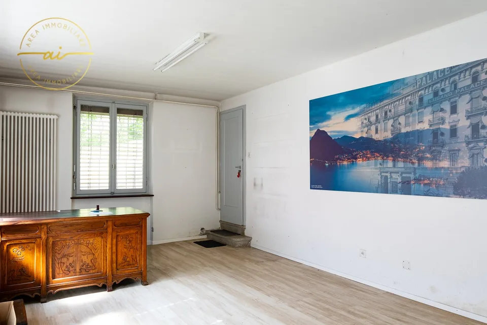 Single-family house with attached commercial space