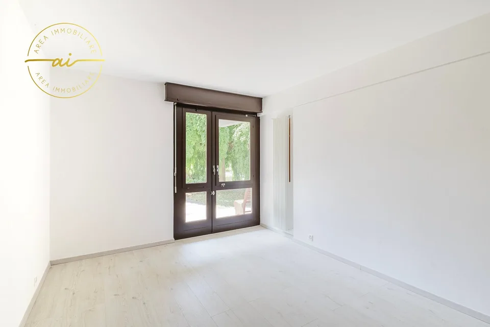 Prestigious Semi-Detached Villa with Pool and Large Spaces – Unique Opportunity