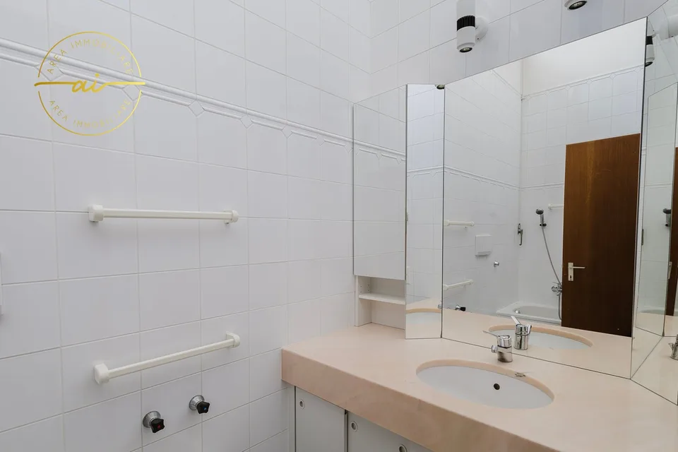 Prestigious Semi-Detached Villa with Pool and Large Spaces – Unique Opportunity
