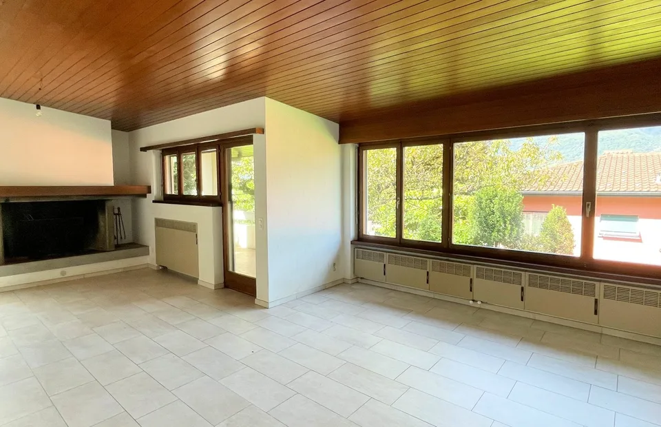 House on a single main level with large land in a quiet area