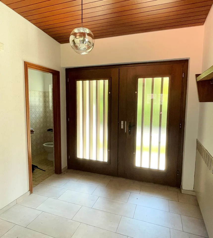 House on a single main level with large land in a quiet area