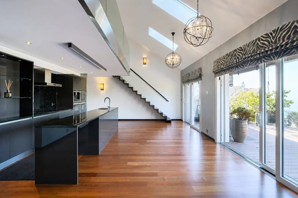 Prächtiges Dachgeschoss-Duplex mit atemberaubendem Blick auf den See