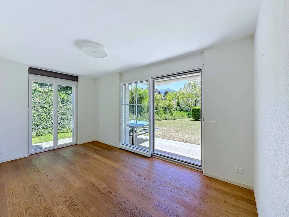 Spacious 5.5-room apartment with terrace and large garden
