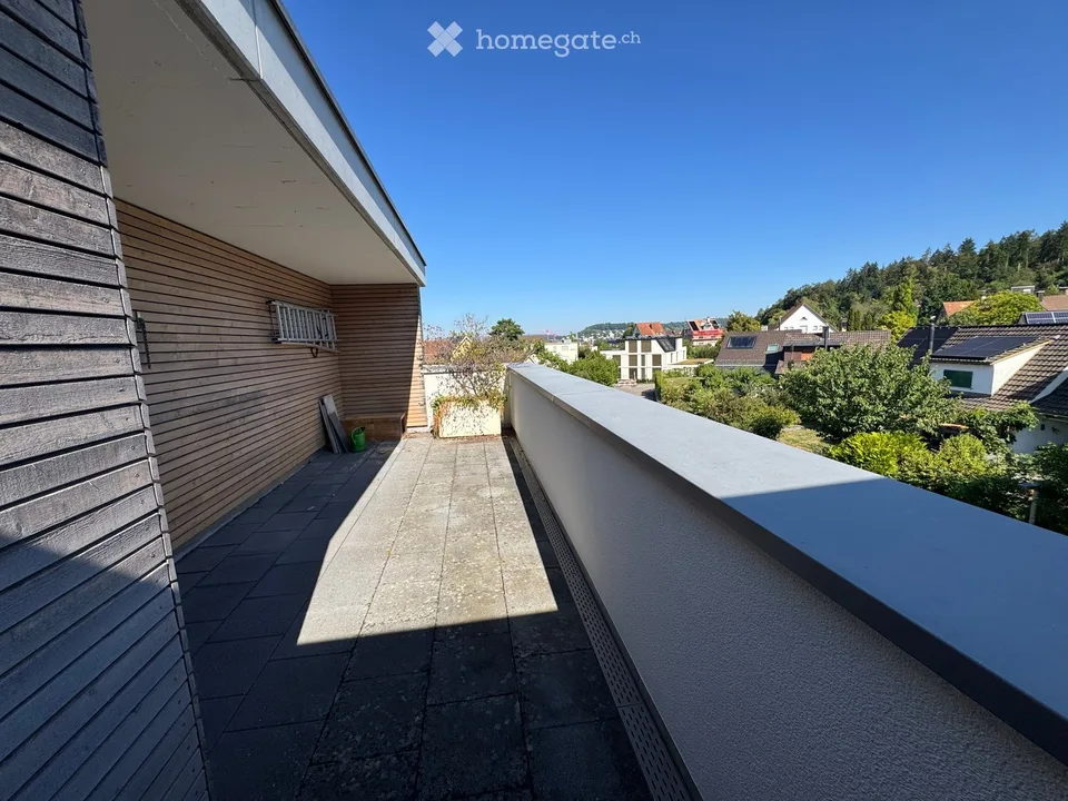 Spacious 5.5-room attic apartment with a view in Winterthur-Seen