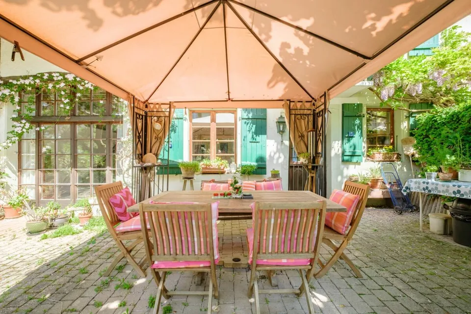 Haus im Dorf mit Charme und großem Garten