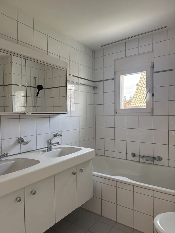Bright 4.5-room apartment with spacious floor plan in Hausen am Albis