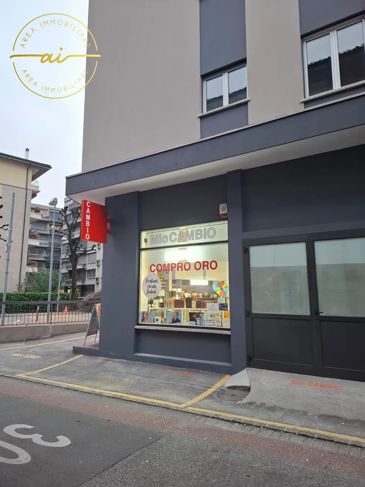 LOCALE COMMERCIALE CON VETRINA A CHIASSO