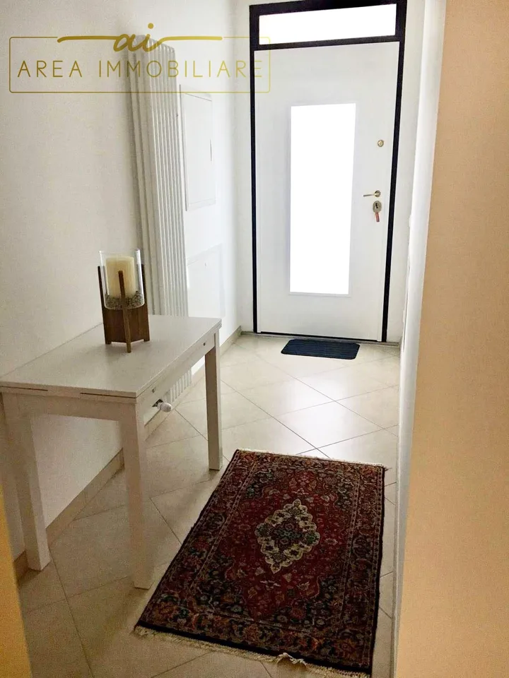 Spacious and modern 2.5-room apartment with private courtyard