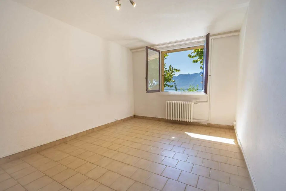 VILLA DE 3 APPARTEMENTS - VUE LAC IMPRENABLE - BIEN RARE - EXCLUSIVITÉ