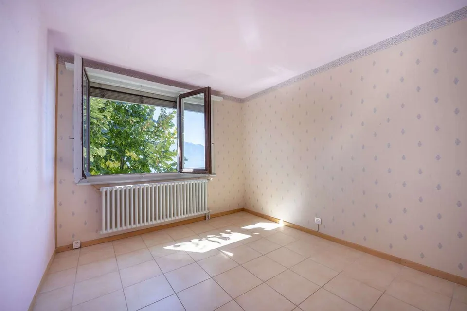 VILLA DE 3 APPARTEMENTS - VUE LAC IMPRENABLE - BIEN RARE - EXCLUSIVITÉ