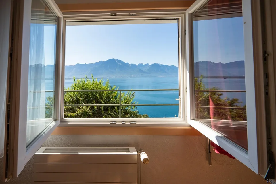 VILLA DE 3 APPARTEMENTS - VUE LAC IMPRENABLE - BIEN RARE - EXCLUSIVITÉ