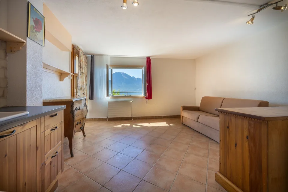 VILLA DE 3 APPARTEMENTS - VUE LAC IMPRENABLE - BIEN RARE - EXCLUSIVITÉ