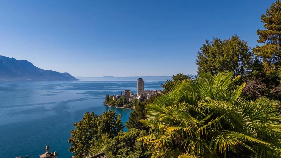VILLA DE 3 APPARTEMENTS - VUE LAC IMPRENABLE - BIEN RARE - EXCLUSIVITÉ