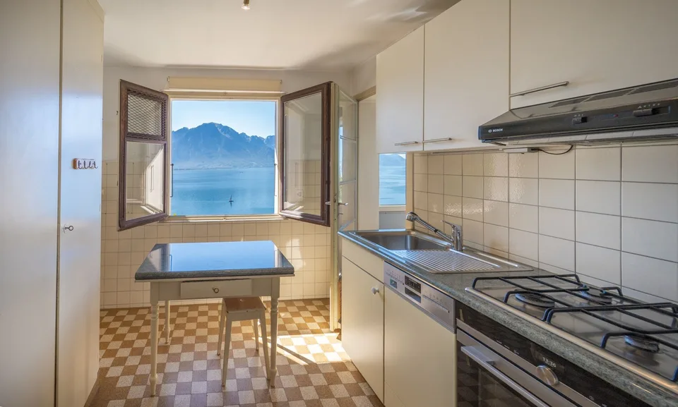 VILLA DE 3 APPARTEMENTS - VUE LAC IMPRENABLE - BIEN RARE - EXCLUSIVITÉ