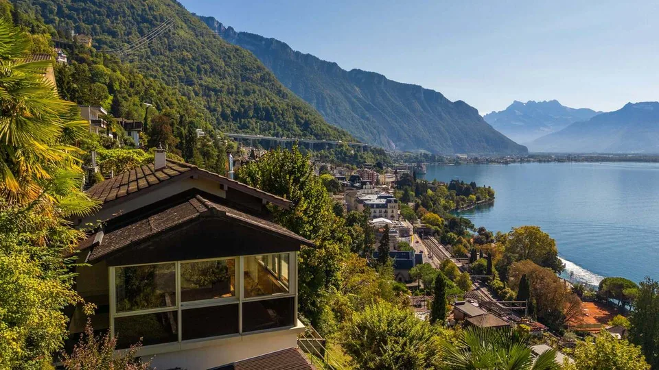 VILLA DE 3 APPARTEMENTS - VUE LAC IMPRENABLE - BIEN RARE - EXCLUSIVITÉ