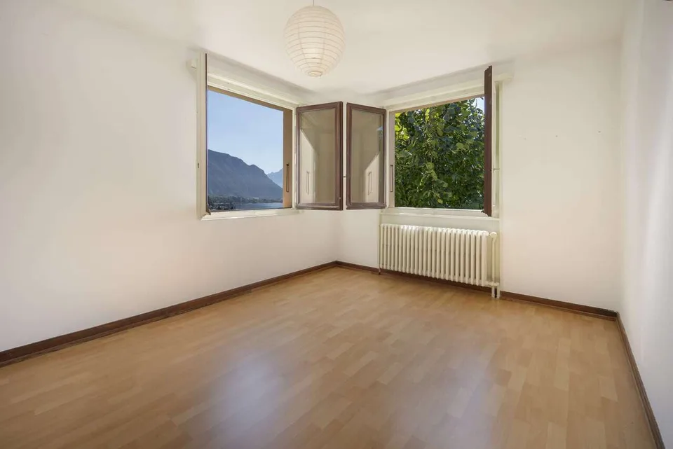 VILLA DE 3 APPARTEMENTS - VUE LAC IMPRENABLE - BIEN RARE - EXCLUSIVITÉ
