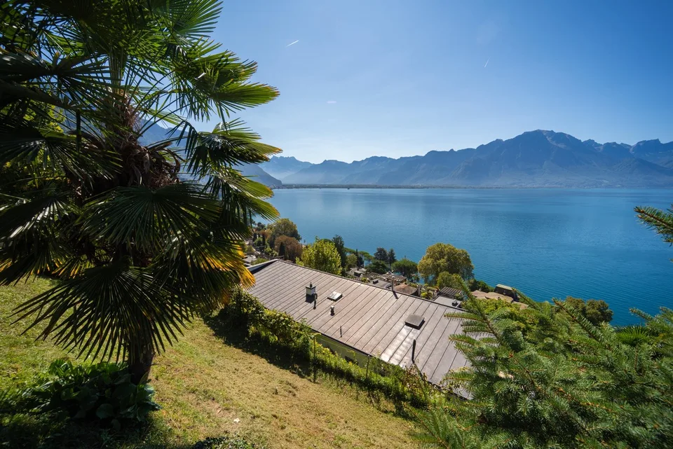 VILLA DE 3 APPARTEMENTS - VUE LAC IMPRENABLE - BIEN RARE - EXCLUSIVITÉ