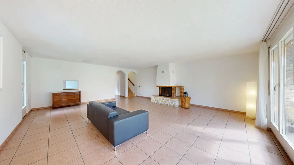 Familienfreundliches 5.5-Zimmer-Reiheneckhaus mit Einstellhallenplatz