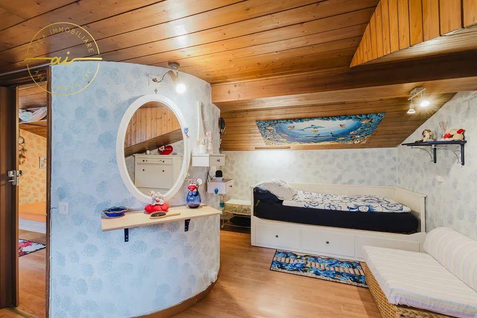 Casa unifamiliare con giardino e piscina a Cresciano