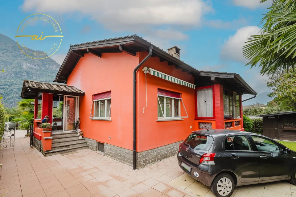 Casa unifamiliare con giardino e piscina a Cresciano