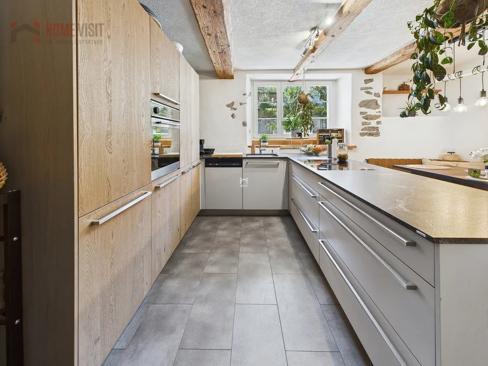 Appartement 5,5 pièces avec possibilité de garder des chevaux dans une maison à deux familles
