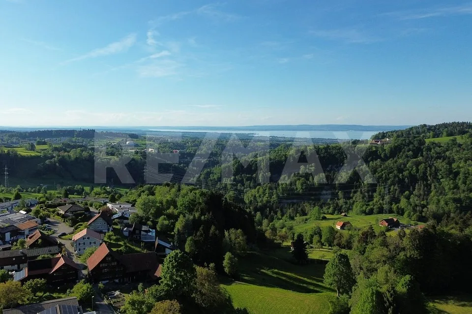 5.5-room attic apartment with sun terrace - near St. Gallen, far from everyday life