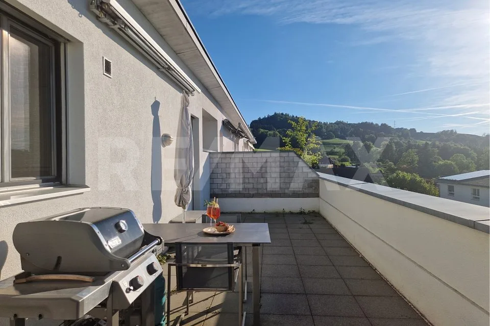 5.5-room attic apartment with sun terrace - near St. Gallen, far from everyday life