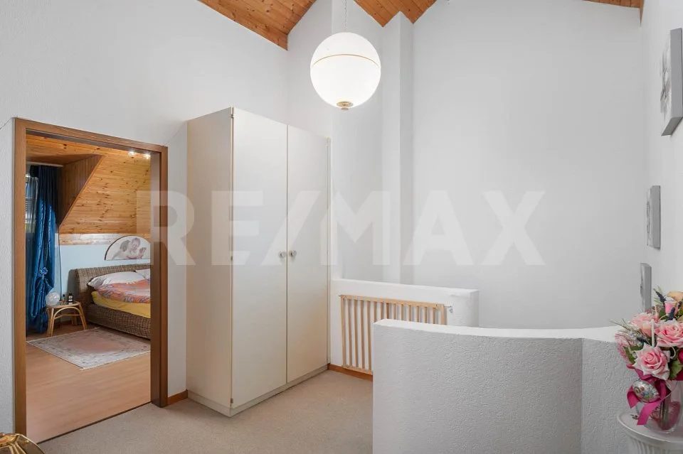 Eck-Haus in Anglikon: 5.5 Zimmer mit Garten