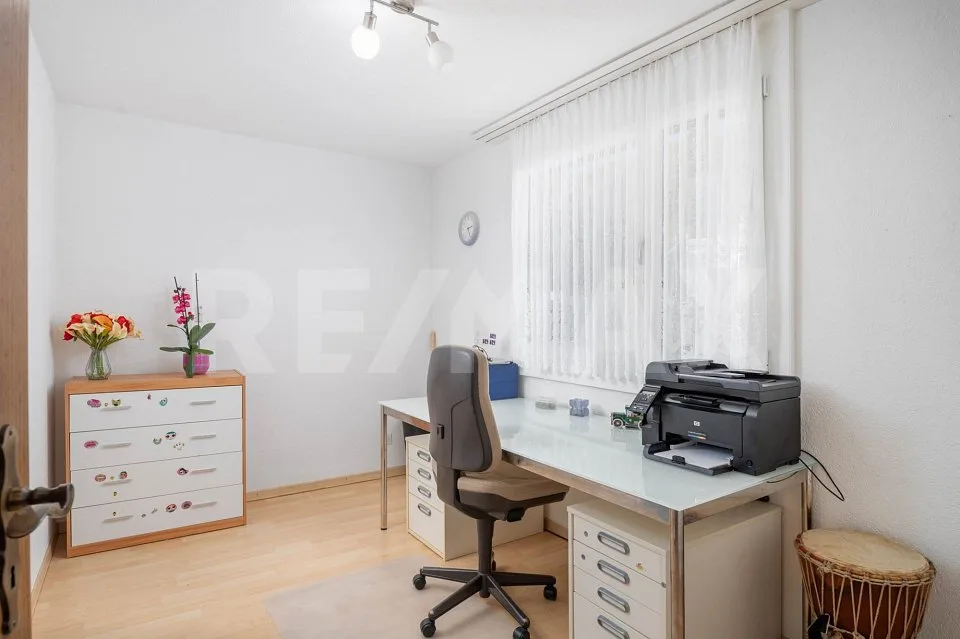 Eck-Haus in Anglikon: 5.5 Zimmer mit Garten