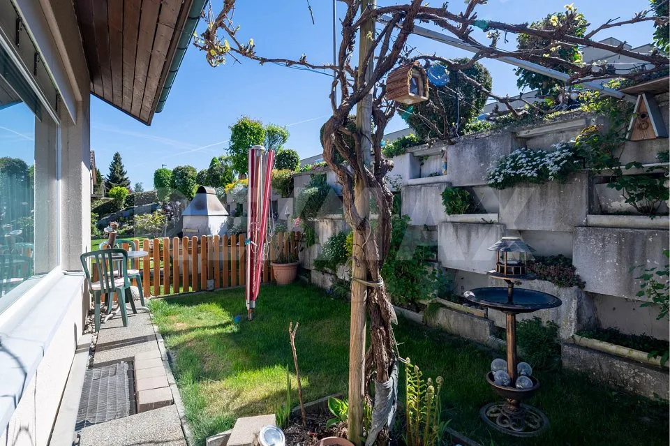 Eck-Haus in Anglikon: 5.5 Zimmer mit Garten
