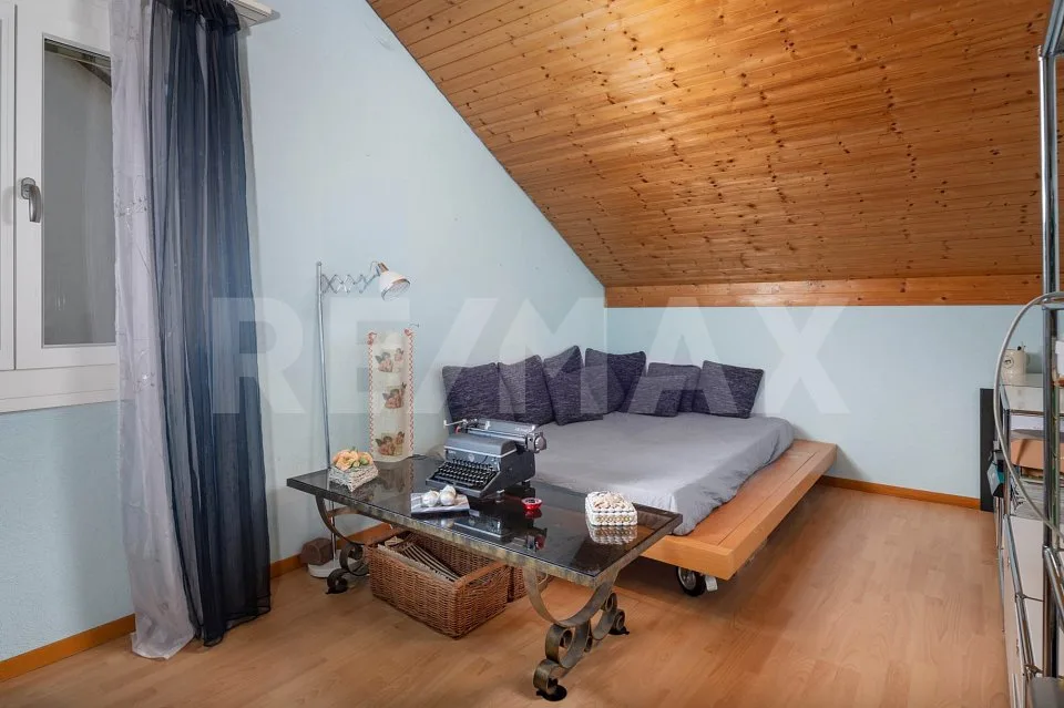 Eck-Haus in Anglikon: 5.5 Zimmer mit Garten