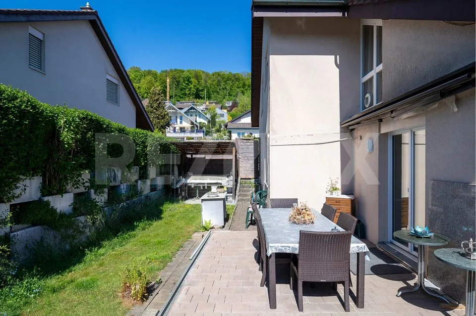 Eck-Haus in Anglikon: 5.5 Zimmer mit Garten