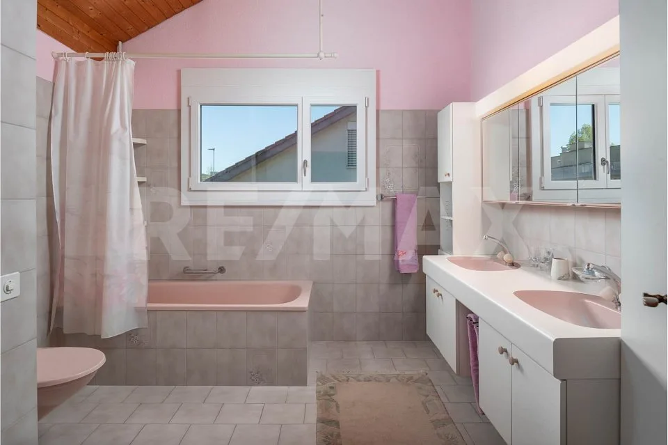 Eck-Haus in Anglikon: 5.5 Zimmer mit Garten