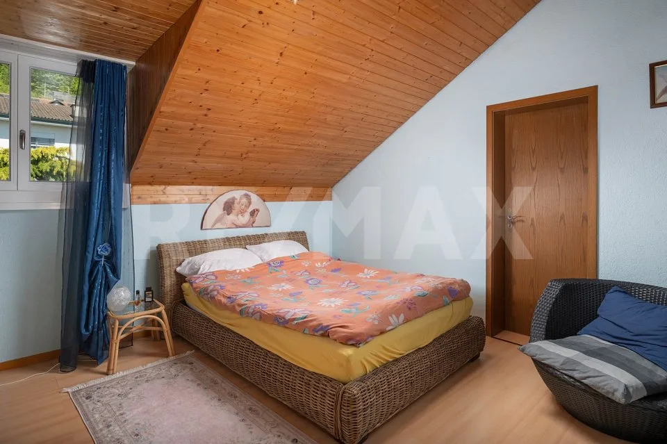 Eck-Haus in Anglikon: 5.5 Zimmer mit Garten