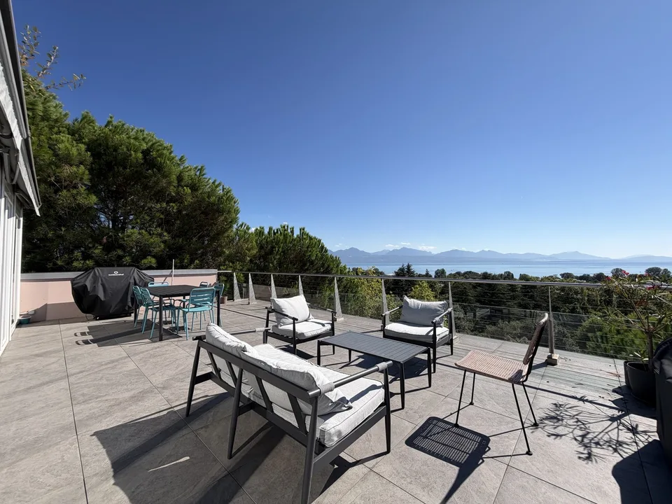 Magnifique attique avec terrasse de 5.5 pièces d'environ 175 m2