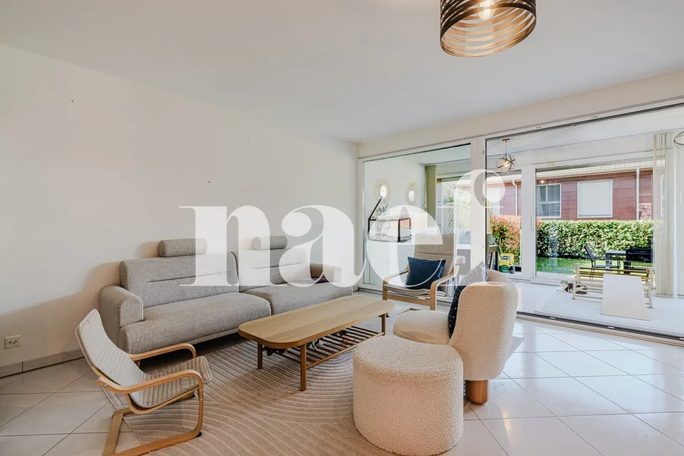 Charming semi-detached villa 230 m² usable plus garden, terrace and double garage in Vernier