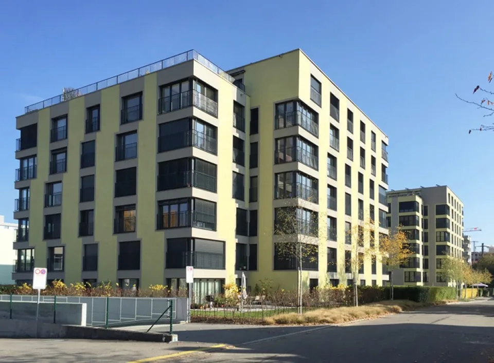 Moderne und grosszügige 3.5-Zimmerwohnung im 4.OG mit Wintergarten