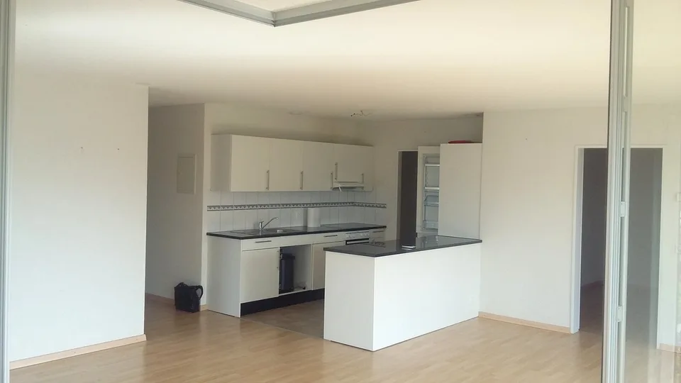 Modern and spacious 3.5-room apartment on the 4th floor with winter garden