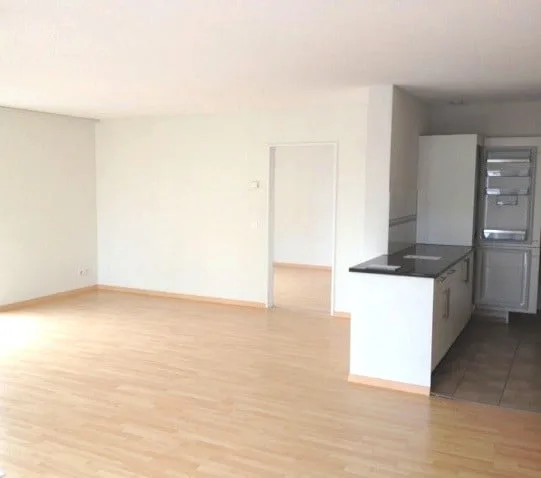 Modern and spacious 3.5-room apartment on the 4th floor with winter garden