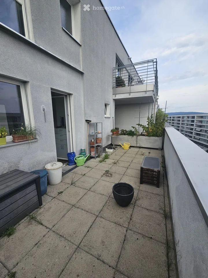 Charmante 3.5-Zimmer-Maisonette-Wohnung mit Balkon und Weitsicht in Zürich-Affoltern