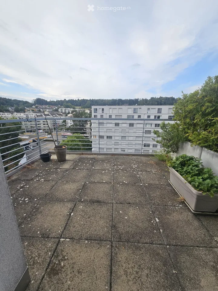 Charmante 3.5-Zimmer-Maisonette-Wohnung mit Balkon und Weitsicht in Zürich-Affoltern