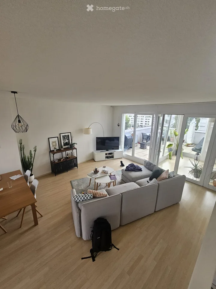 Charmante 3.5-Zimmer-Maisonette-Wohnung mit Balkon und Weitsicht in Zürich-Affoltern