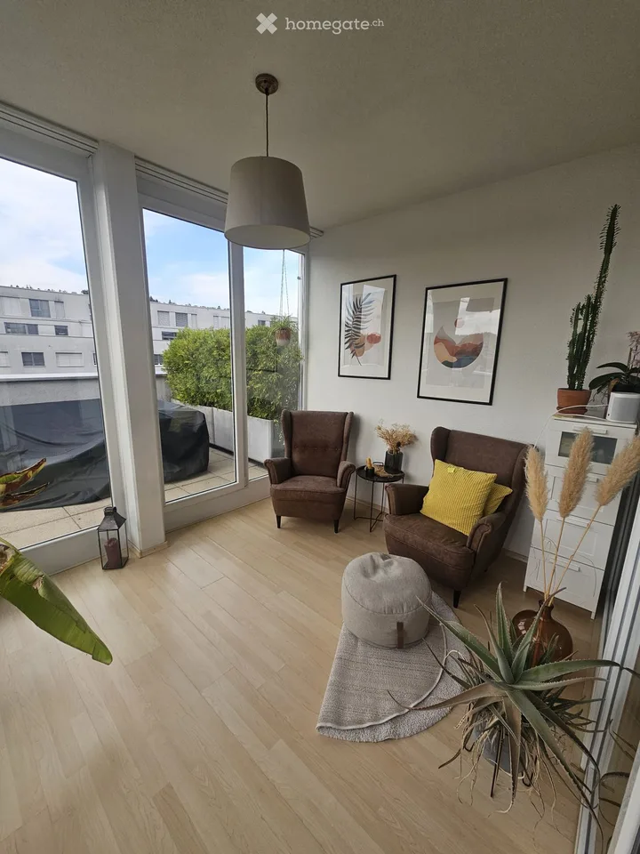 Charmante 3.5-Zimmer-Maisonette-Wohnung mit Balkon und Weitsicht in Zürich-Affoltern