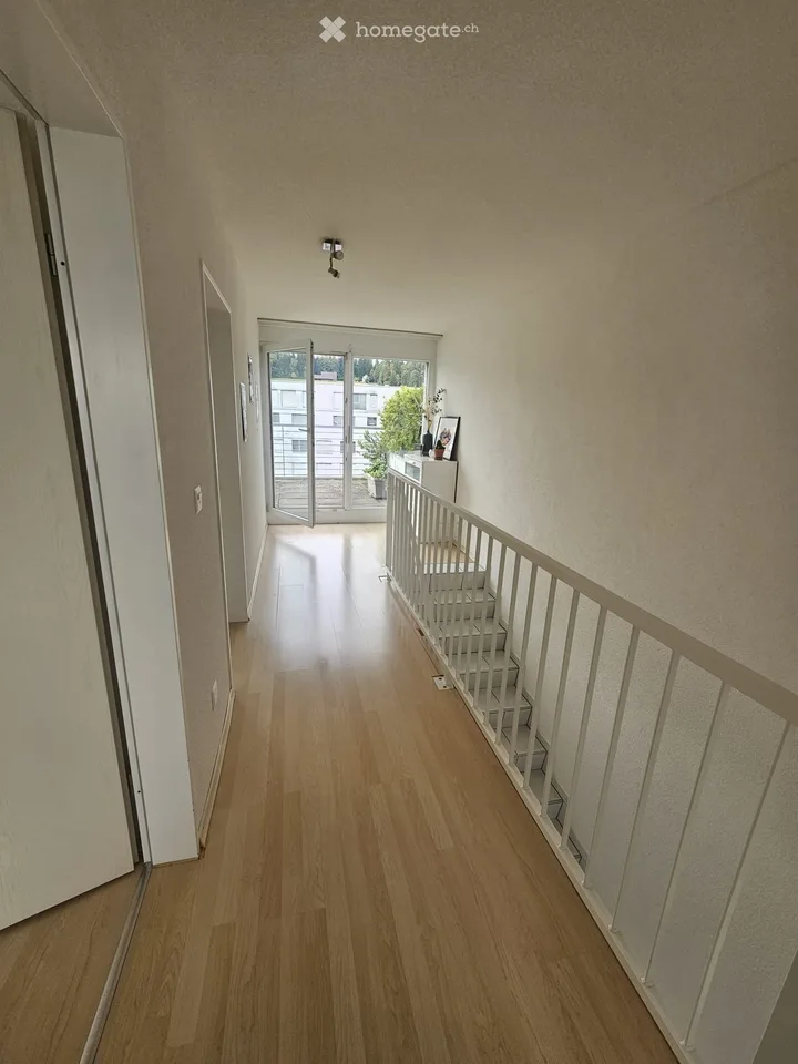 Charmante 3.5-Zimmer-Maisonette-Wohnung mit Balkon und Weitsicht in Zürich-Affoltern
