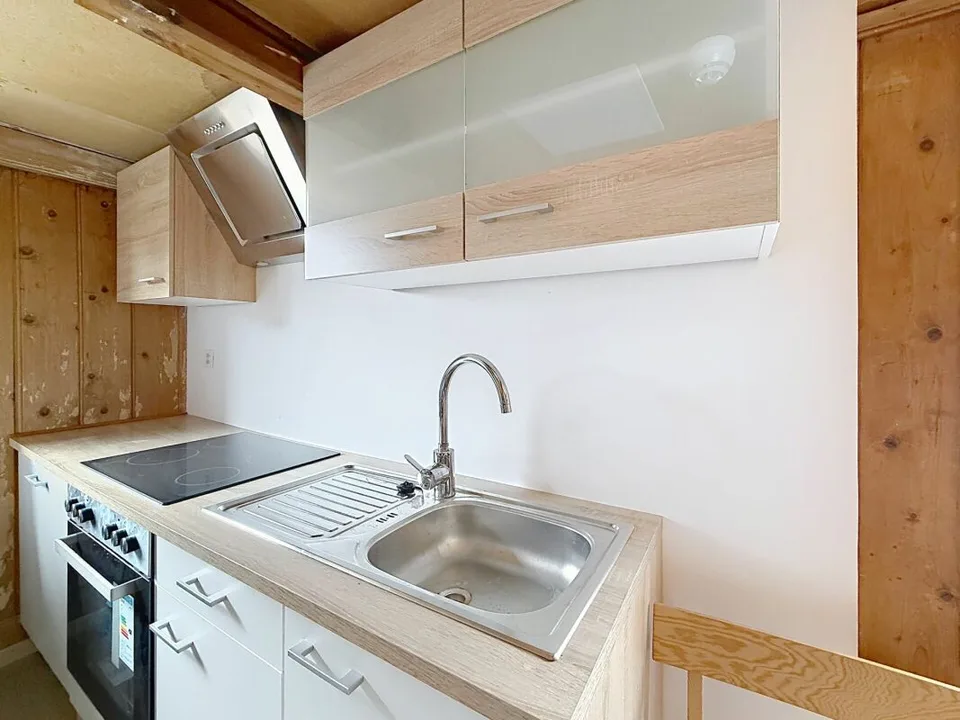 Ostello di 16 camere con bar in affitto a Morgins