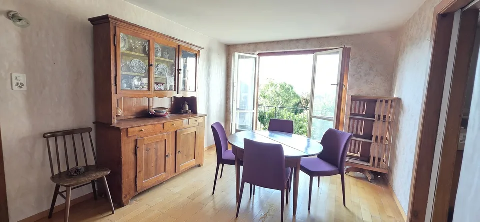Two steps from the old town, a house to reinvent
