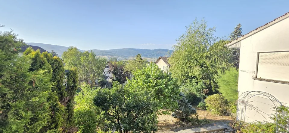 Two steps from the old town, a house to reinvent