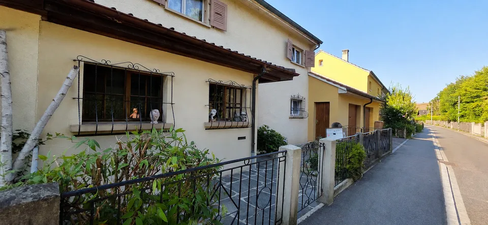 Two steps from the old town, a house to reinvent