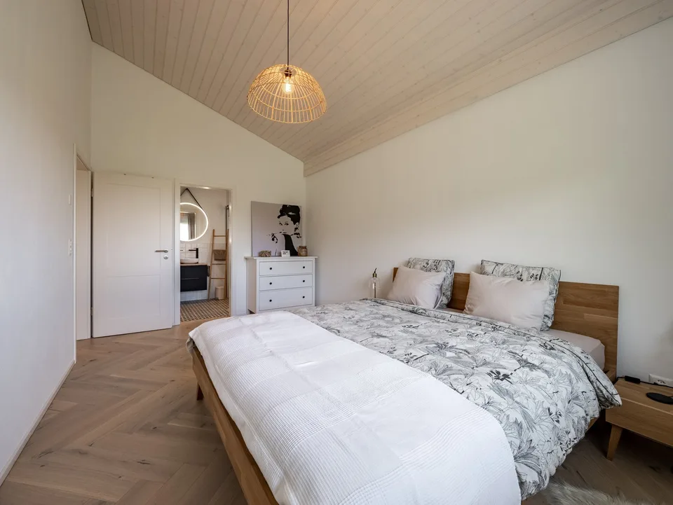 4.5 room apartment on the top floor – quiet and bright in Villarvolard