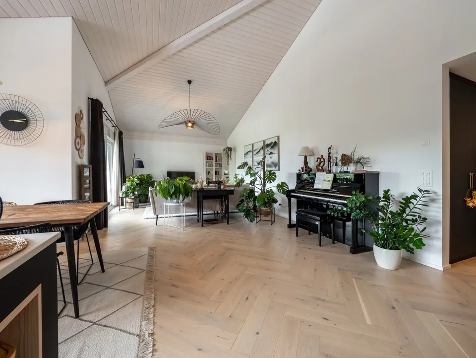 4.5 room apartment on the top floor – quiet and bright in Villarvolard